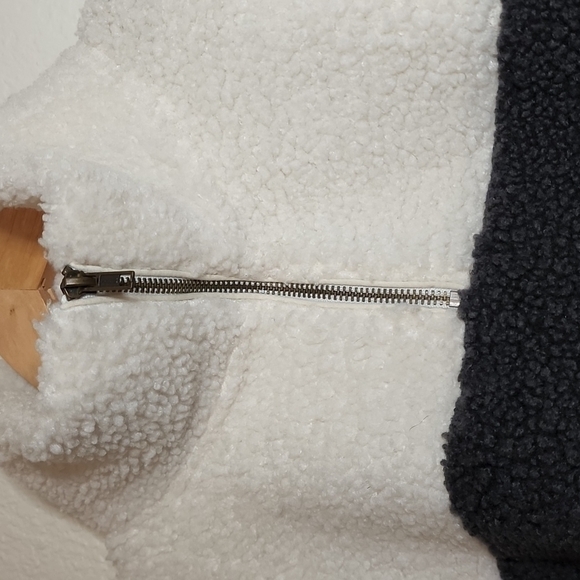 Universal Thread Color Block Pullover Zipper Sherpa - Picture 7 of 11